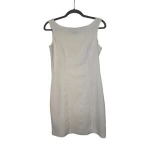 White Sleeveless Sheath Dress By I U Size 7 Rayon Blend Scoop Neckline Knee Le